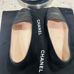 EUC Authentic Vintage Chanel Black Leather with Logo Detail